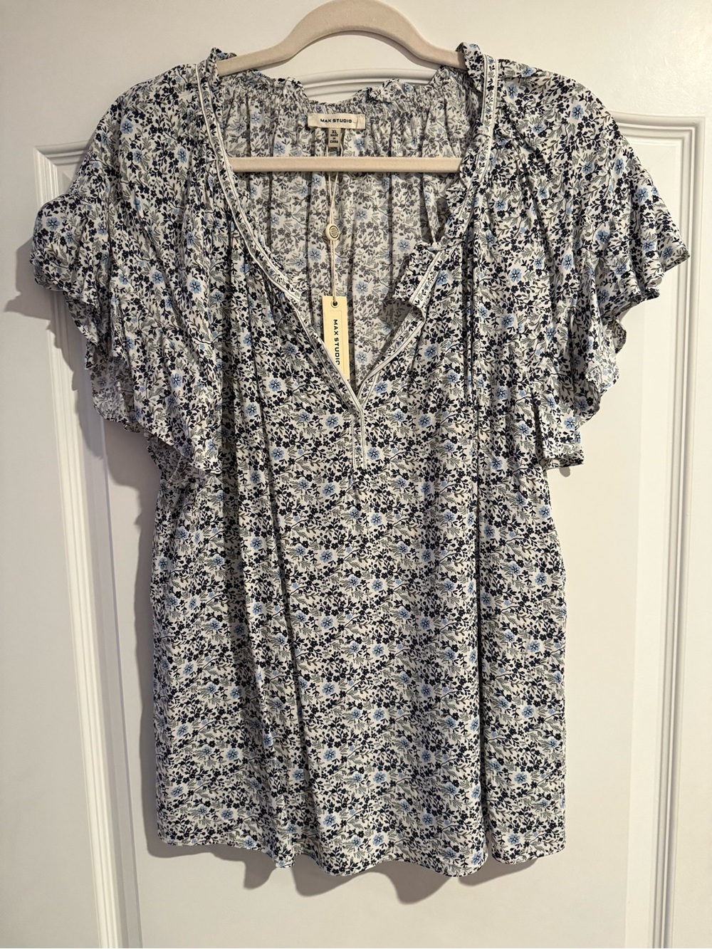 Max Studio Flutter Sleeve Split-Neck Blouse XL NWT